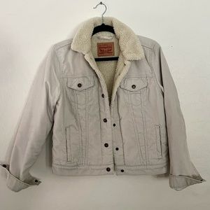 Levi’s boyfriend corduroy Sherpa trucker jacket size Medium